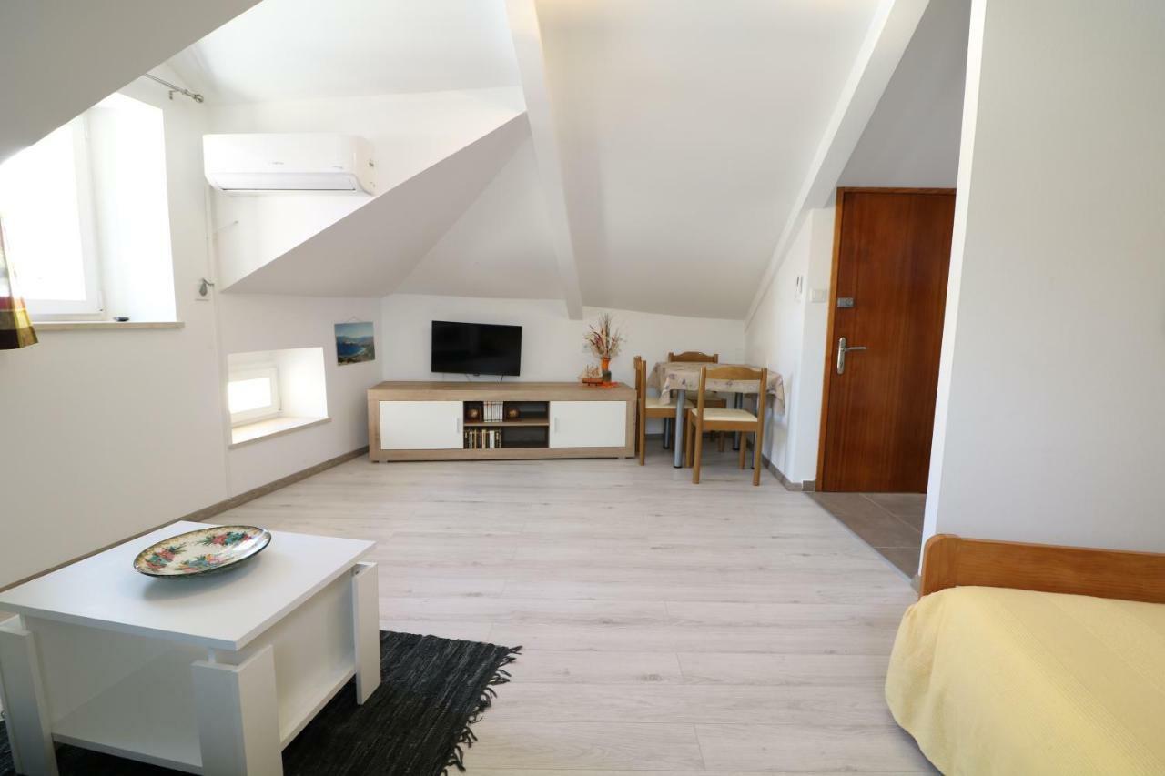 Apartments Ivo With Sea View Башка Экстерьер фото